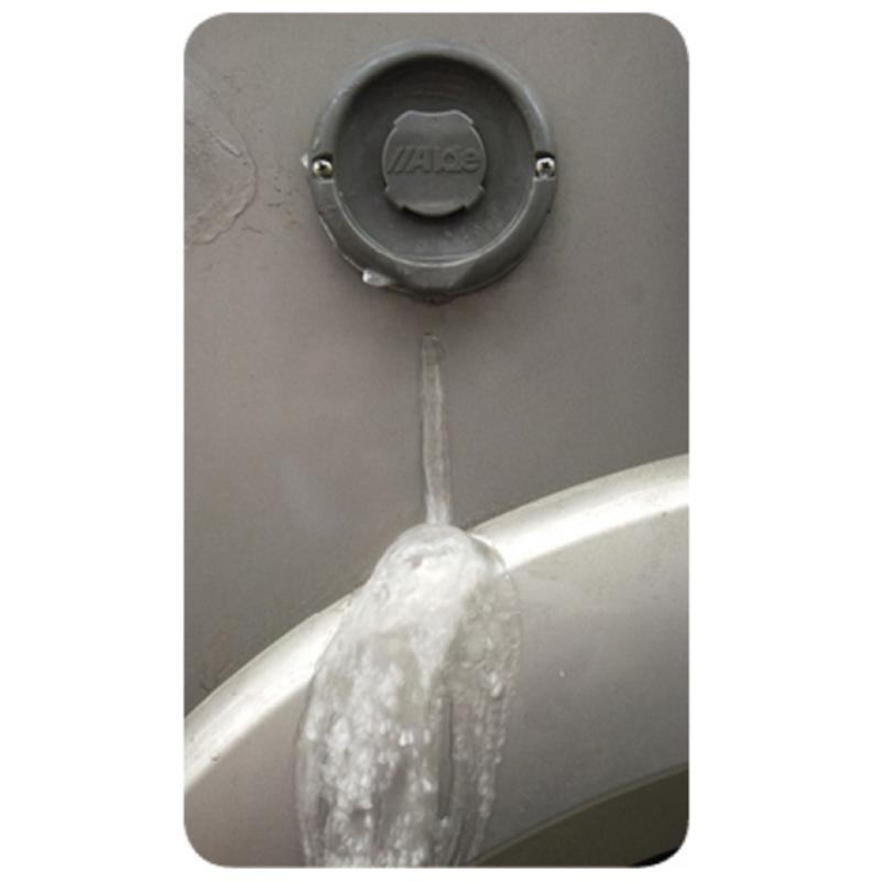 Kondenssivedenlippa_ja_ulko_osa_seinalapivientiin