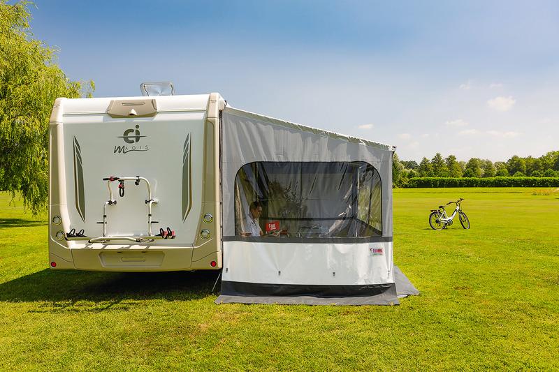 Side_W_Pro_F45_F65_F80_Sivupaneeli_ikkunalla_225_280cm