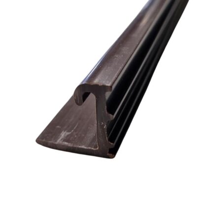 Poydan_kiinnityskisko_seinaan