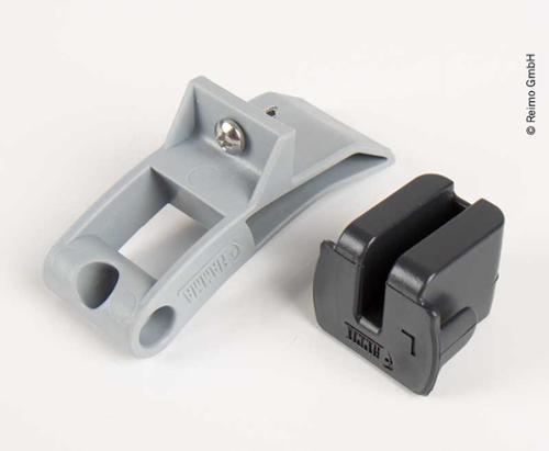 Asennussarja_etuteltan_F65_sivupaneeleille